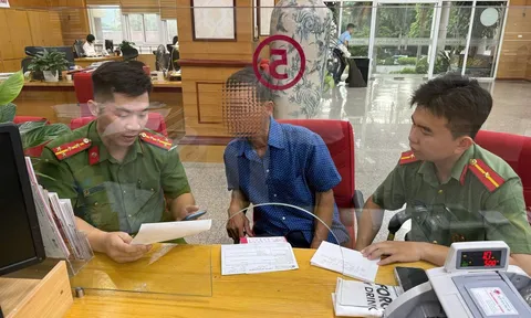 Nhận cuộc gọi từ đầu số +8477, người đàn ông mang 120 triệu đồng đến ngân hàng chuyển vào "tài khoản an toàn"