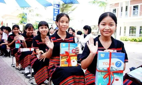 Tin vui, phụ huynh bớt gánh nặng năm học mới: 7 địa phương miễn phí toàn bộ sách giáo khoa cho học sinh