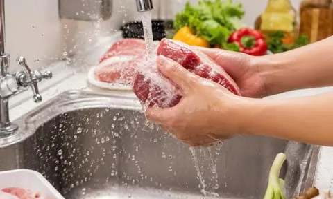 Có nên rửa thịt trước khi nấu hay không? 90% mọi người đang làm sai mà không biết