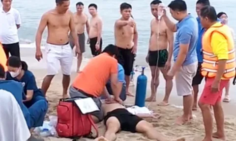 Nam du khách ngừng tim khi tắm biển may mắn được 5 bác sĩ cứu sống trong "thời gian vàng"