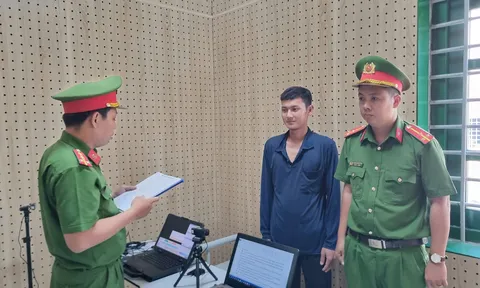 Kiểm tra tàu cá trên sông, phát hiện "bí mật động trời" của thanh niên 23 tuổi ở Vĩnh Long