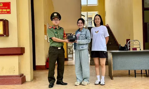 Nữ du khách bỏ quên tài sản hơn 50 triệu đồng trên taxi và cái kết ấm lòng