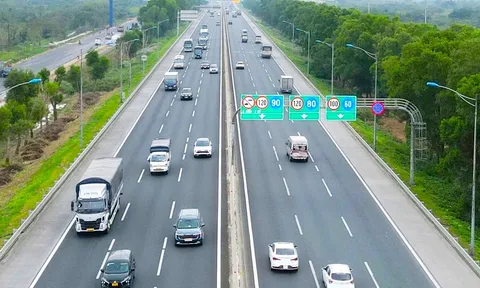 Đề xuất bố trí “làn vượt xe” trên cao tốc, xử lý tình trạng xe chạy chậm bám làn trái