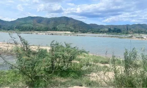 Điều gì dưới lòng sông Kỳ Lộ khiến hai vợ chồng đi cào hến không thể trở về?