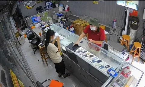 Cướp 2 iPhone 16 Pro Max rồi bỏ trốn, 9X được gia đình đưa đến công an đầu thú