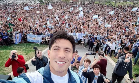 Lisandro Martinez được vinh danh tại quê nhà trước ngày trở lại Premier League