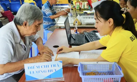 Chính thức dời lịch chi trả lương hưu tháng 8 năm 2026 (gồm nhận tiền mặt và nhận qua tài khoản) ở 34 tỉnh, thành vì lý do gì?