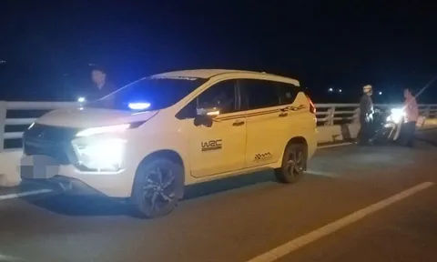 Bí ẩn chiếc ô tô vẫn bật đèn bỏ lại trên cầu Cổ Chiên, tài xế mất liên lạc