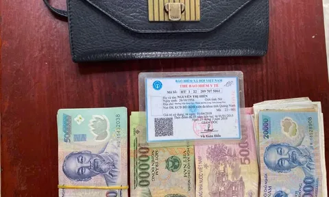Sau khi hành khách xuống ga, tổ tàu phát hiện món đồ đặc biệt bị bỏ quên trên giường