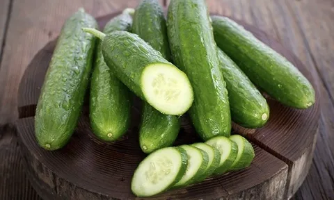Dưa chuột để trong tủ lạnh vẫn héo? Thêm ngay bước này để dưa tươi lâu, giòn ngon