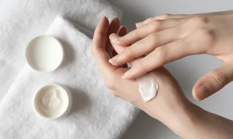 Bí quyết dưỡng da tay mềm mịn, trắng hồng tự nhiên đơn giản, hiệu quả ngay tại nhà