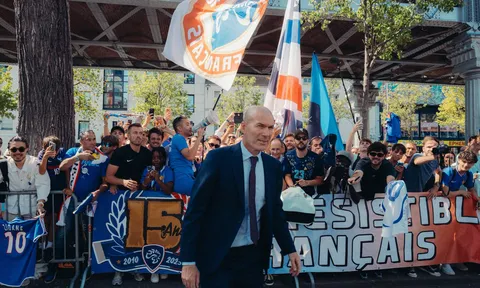 Hơn 80.000 vé trận ra mắt sân nhà của Zidane cùng tuyển Pháp được bán hết sau chưa đầy 24 giờ
