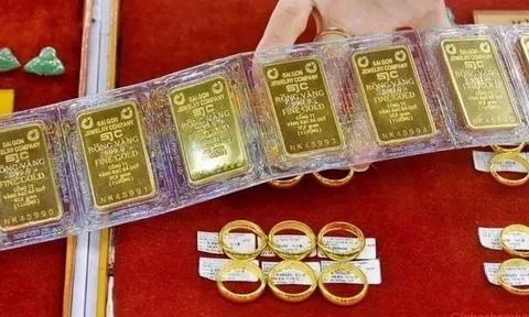Giá vàng hôm nay 3/8: SJC giữ mốc 141 triệu đồng, vàng thế giới bật tăng