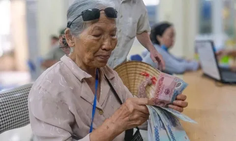 Chính thức: Người từ 70 tuổi trở lên được lãnh thêm tiền mặt từ 700.000 đồng đến 1.800.000 đồng theo Nghị quyết 55, cụ thể khoản tiền gì?