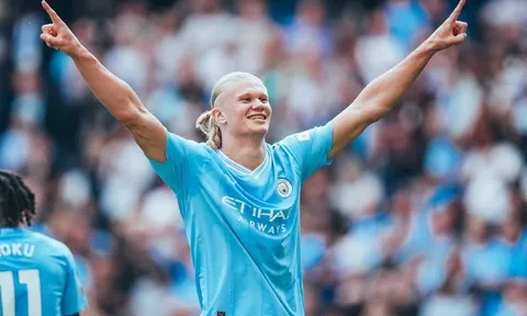 Erling Haaland: Gã sát thủ lạnh lùng trên sân cỏ mang trái tim của một người cha đầy ấm áp