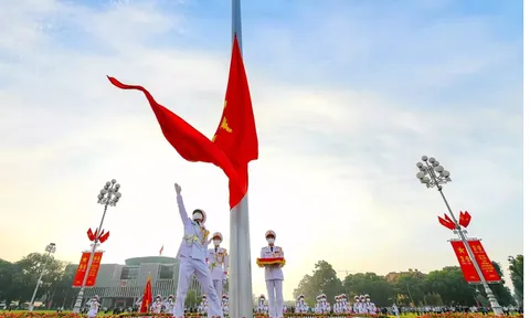 Làm quảng cáo ảnh hưởng đến tôn nghiêm của Quốc kỳ Quốc huy tại TP Hà Nội bị phạt đến 200 triệu đồng theo Nghị quyết 13, cụ thể ra sao?