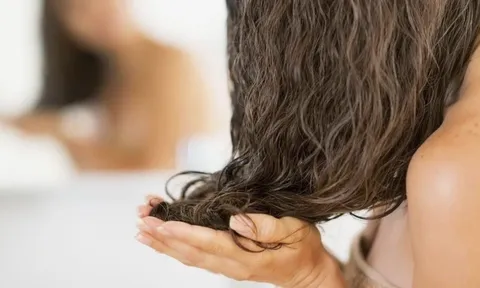 Muốn mái tóc luôn thơm ngát cả ngày, chị em nhất định phải biết những bí quyết này
