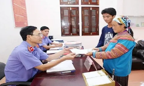 Chế độ, chính sách đối với công chức bị tạm đình chỉ công tác từ 30/07/2026 trong ngành Kiểm sát nhân dân gồm những gì?