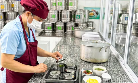 Bảo vệ, phục vụ, cấp dưỡng có được xác định là nhân sự hỗ trợ giáo dục và hưởng phụ cấp ưu đãi nghề không?