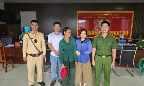 Sau khi giúp người phụ nữ đi lang thang trên cao tốc đoàn tụ với gia đình, lực lượng công an tiếp tục làm một việc bất ngờ