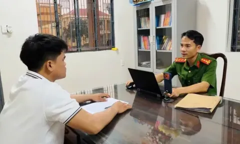 Tạm giữ kẻ bạo hành con riêng của người tình nhiều ngày liên tiếp, camera ghi cảnh mẹ đứng nhìn gây phẫn nộ