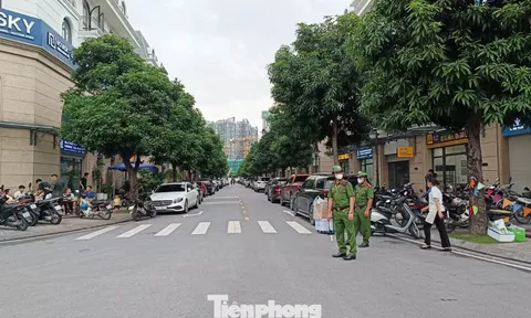 Nhiều cảnh sát xuất hiện tại nơi ở của Huấn Hoa Hồng, nguyên nhân đang được làm rõ
