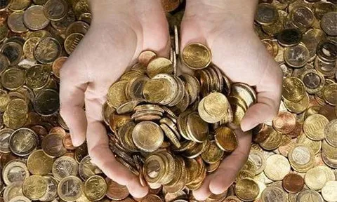 Đập tường cải tạo nhà 83 năm tuổi, nhà thầu phát hiện "kho báu" hơn 13 tỷ đồng khiến ai cũng sửng sốt