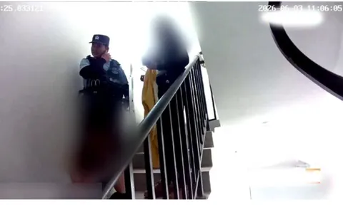 Tỉnh dậy sau một đêm, kinh hãi khi thấy vợ "biến đổi" thành rắn, chồng rượt đuổi suốt 17 tầng