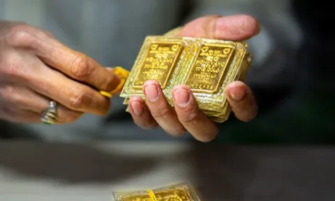 Giá vàng ngày 12/8 đảo chiều giảm sâu