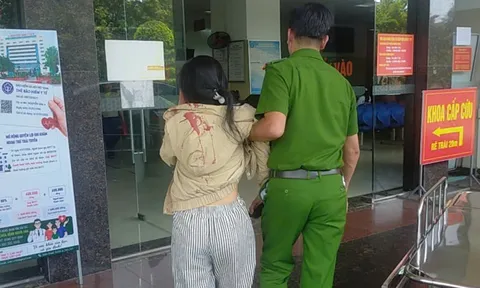 Phát hiện 3 người nằm bất động trên đường, Trung tá công an lập tức dừng xe cứu người
