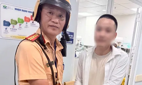 CSGT Hà Nội mở đường cứu bé trai 3 ngày tuổi nguy kịch giữa giờ cao điểm