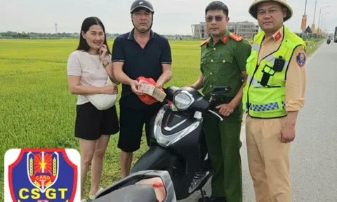 Chiếc túi vô chủ bên đường khiến CSGT Quảng Trị lập tức tìm người đánh rơi