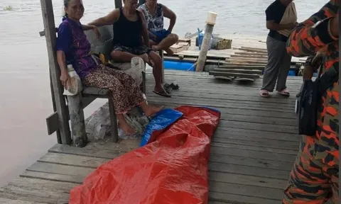 Đang bắt ốc cùng con gái, cụ bà 78 tuổi bị “quái vật” dài 3,6m kéo khỏi thuyền