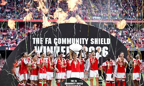Arsenal mở màn mùa giải hoàn hảo, đánh bại Manchester City để nâng Siêu cúp nước Anh