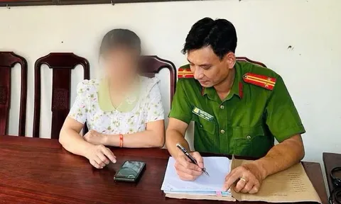 Đang làm sổ đỏ, người phụ nữ bất ngờ nhận 20 triệu đồng rồi tá hỏa khi biết mình vừa mắc một khoản nợ lãi suất cao