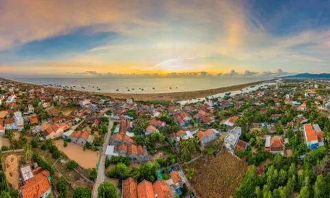 Làng chài hơn 400 tuổi của Việt Nam được đề cử tốt nhất thế giới, mái ngói đỏ san sát khiến du khách mê mẩn