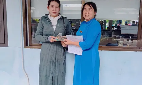 Chiếc túi bị bỏ quên trên tàu và điều bất ngờ bên trong