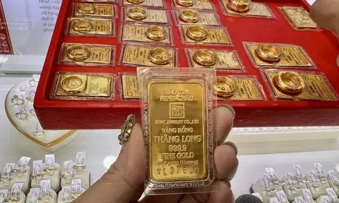Giá vàng hôm nay 17/8: Vàng nhẫn bán ra 144,7 triệu đồng/lượng, thế giới bất ngờ giảm