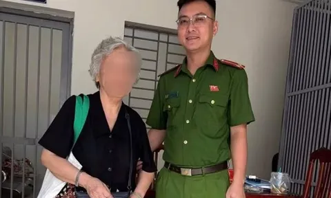 Nhân viên ngân hàng phát hiện cụ bà 76 tuổi sắp chuyển 600 triệu đồng, lập tức báo công an
