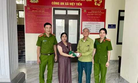 Nhặt được túi chứa 400 triệu đồng, người phụ nữ Hưng Yên làm việc khiến nhiều người nể phục