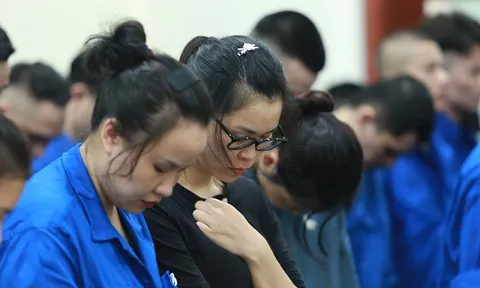 Trong 4 ngày, người đàn ông 68 tuổi mất hơn 41 tỷ đồng vì giúp "bạn gái xinh đẹp" làm nhiệm vụ