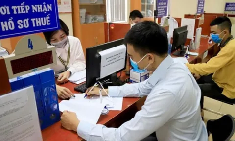 Cha mẹ có lương hưu trên 3 triệu có được đăng ký làm người phụ thuộc để giảm trừ gia cảnh cho người nộp thuế không?