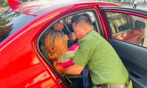 Đại úy Công an kịp thời cứu 2 mẹ con gặp nạn trên Quốc lộ 2
