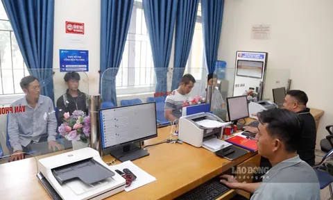 Công chức viên chức làm việc tại Trung tâm Phục vụ hành chính công được hỗ trợ mỗi tháng bao nhiêu theo Nghị quyết 18?