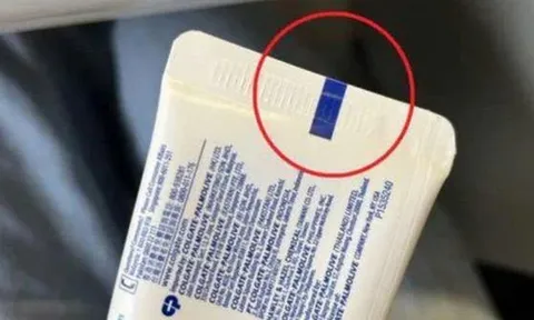 Vì sao tuýp kem đánh răng nào cũng có ký hiệu màu ở đuôi?