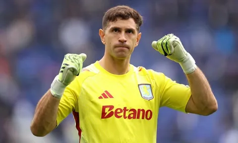 Emiliano Martínez chia tay người đại diện sau 10 năm, quyết tâm rời Aston Villa