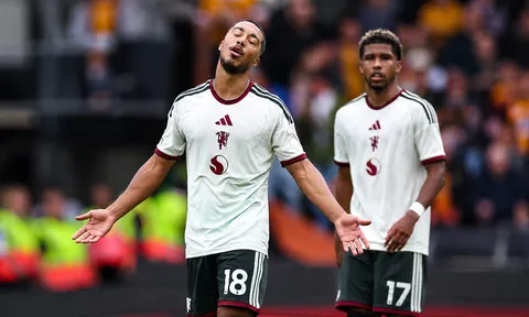 Địa chấn tại Premier League: Hull City đả bại Manchester United trong ngày trở lại EPL
