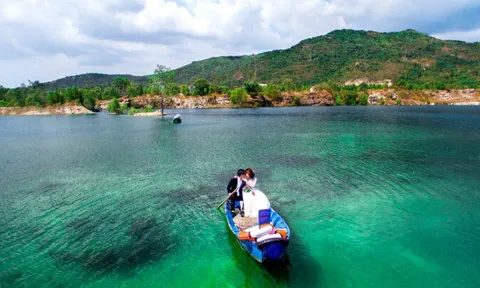 Bãi biển Việt Nam dài 1.500m từng vượt “Hawaii phương Đông”, lọt top 12 “thiên đường” giá rẻ thế giới