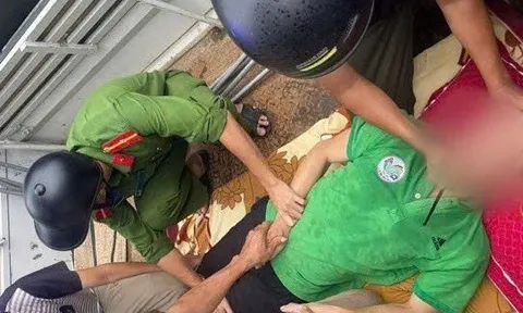Hai cán bộ Công an cứu người dân nguy cấp trên đường