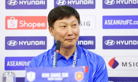 HLV Kim Sang-sik kêu gọi tuyển Việt Nam tập trung tối đa trước trận chung kết